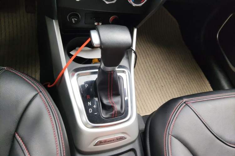 Used Brilliance V3 2015 1.5T Automatic Elite Model Gear Lever