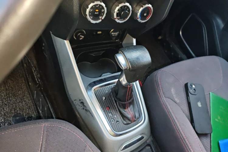 Used Brilliance V3 2015 1.5L Automatic Elite Model Gear Lever