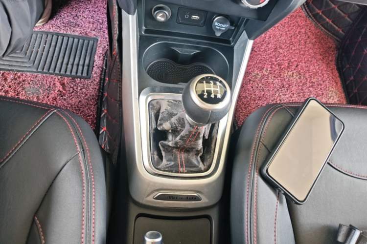 Used Brilliance V3 2015 1.5L Manual Smart Version Gear Lever