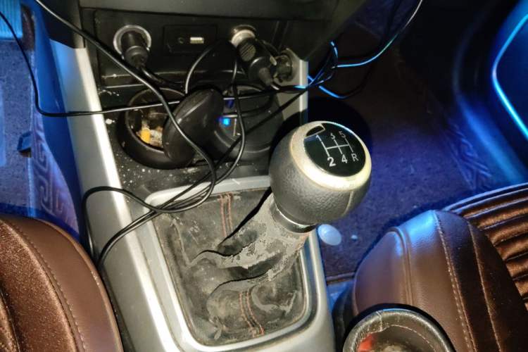 Used Brilliance V3 2015 1.5L Manual Smart Version Gear Lever