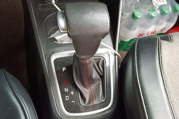 Used Brilliance V3 2015 1.5L Automatic Comfort Edition Gear Lever
