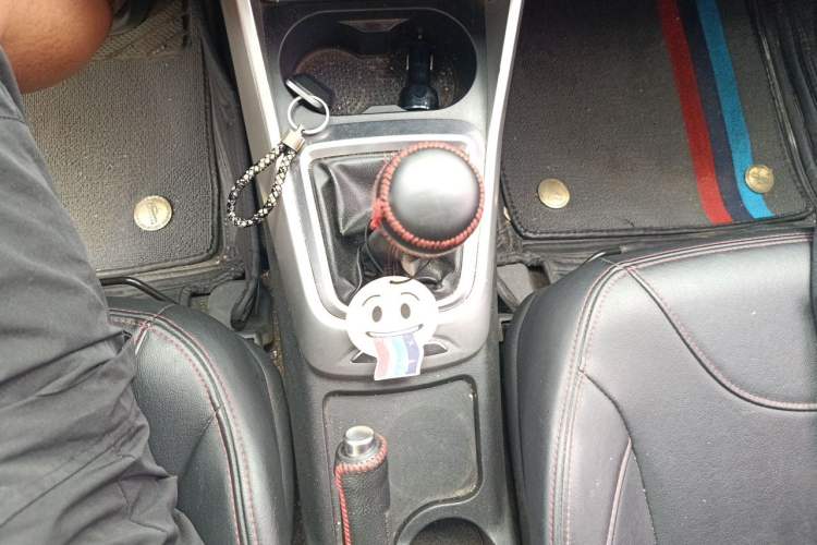 Used Brilliance V3 2015 1.5L Manual Smart Version Gear Lever