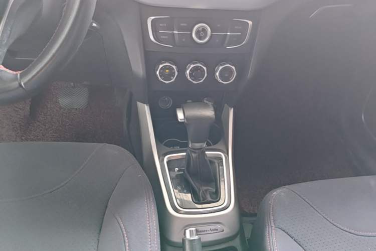 Used Brilliance V3 2015 1.5L Automatic Elite Model Gear Lever