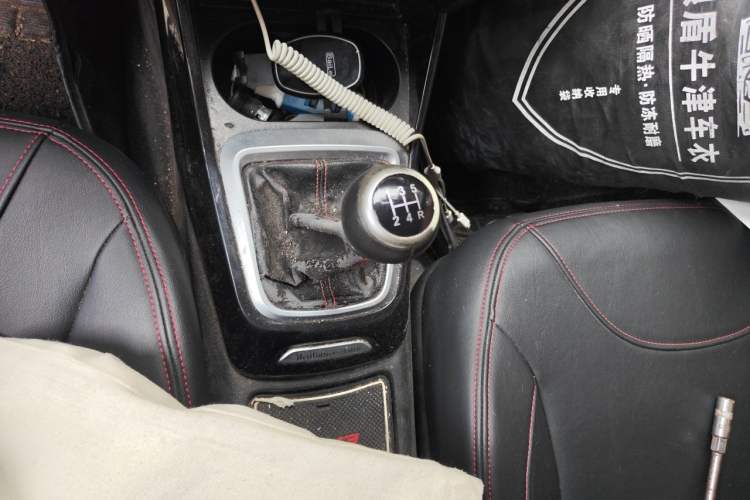 Used Brilliance V3 2015 1.5L Manual Smart Version Gear Lever