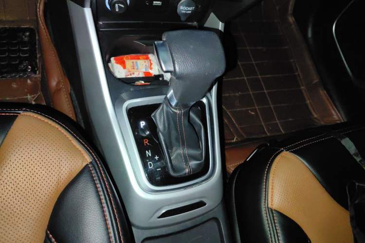 Used Brilliance V3 2015 1.5L Automatic Elite Model Gear Lever
