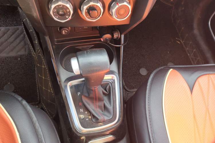 Used Brilliance V3 2015 1.5L Automatic Smart Version Gear Lever