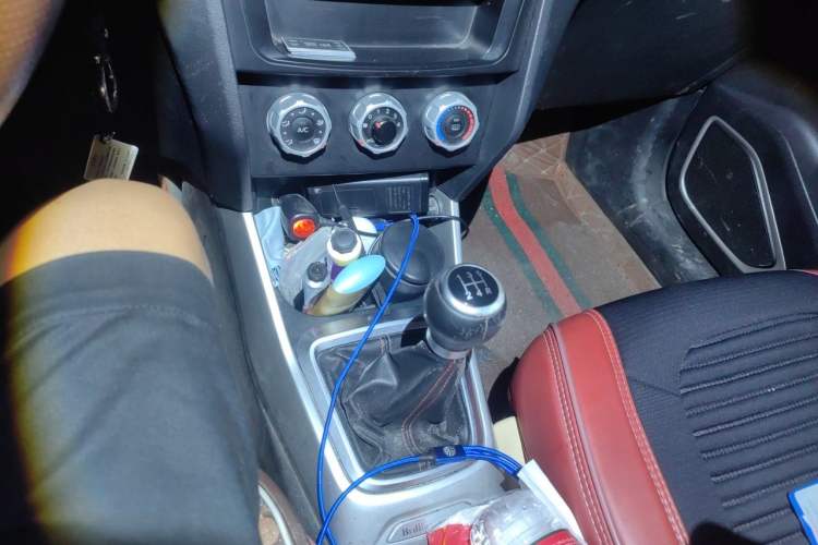 Used Brilliance V3 2015 1.5L Manual Comfort Model Gear Lever