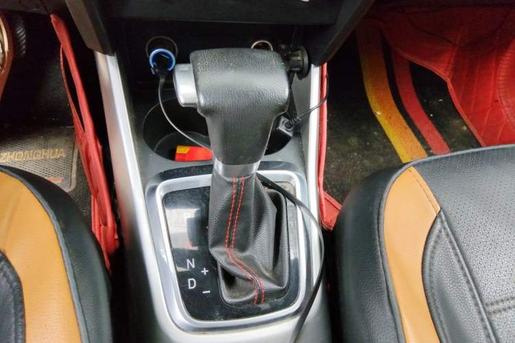 Used Brilliance V3 2015 1.5L Automatic Comfort Edition Gear Lever