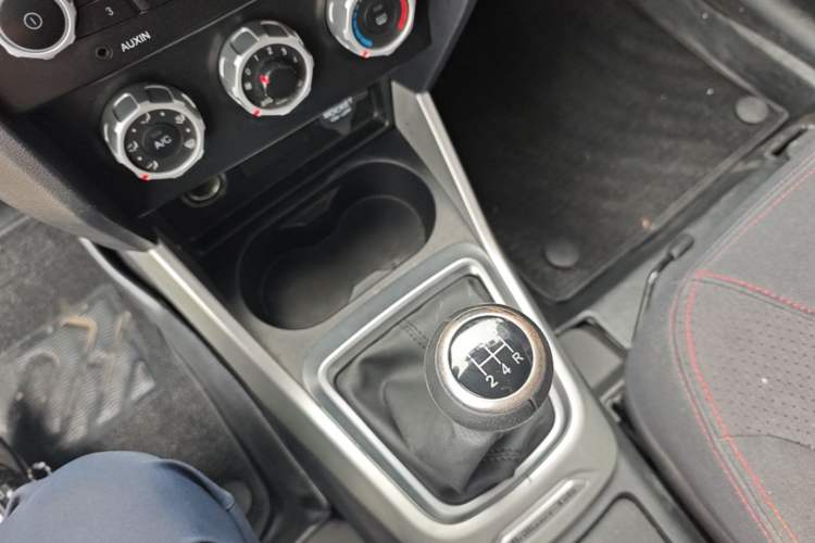 Used Brilliance V3 2015 1.5L Manual Base Version Gear Lever