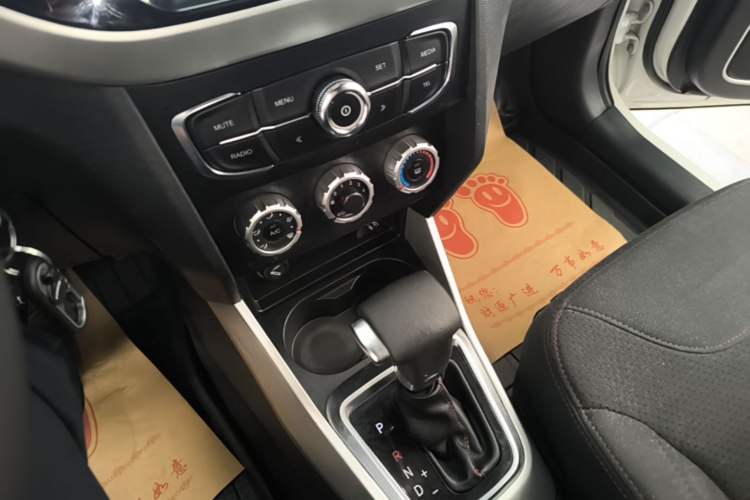 Used Brilliance V3 2015 1.5L Automatic Elite Model Gear Lever