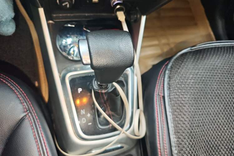 Used Brilliance V3 2015 1.5L Automatic Elite Model Gear Lever