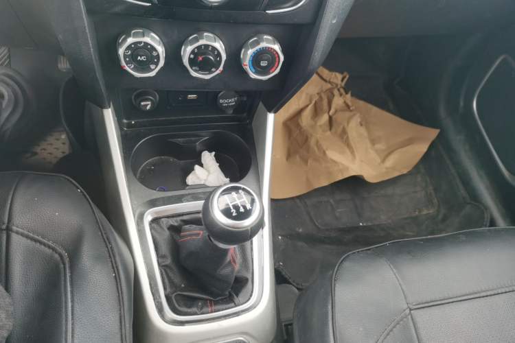 Used Brilliance V3 2015 1.5L Manual Elite Model Gear Lever