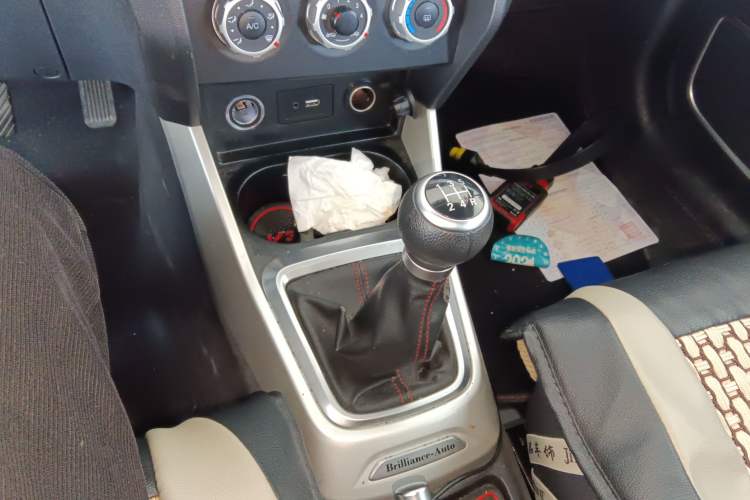 Used Brilliance V3 2015 1.5L Manual Elite Model Gear Lever