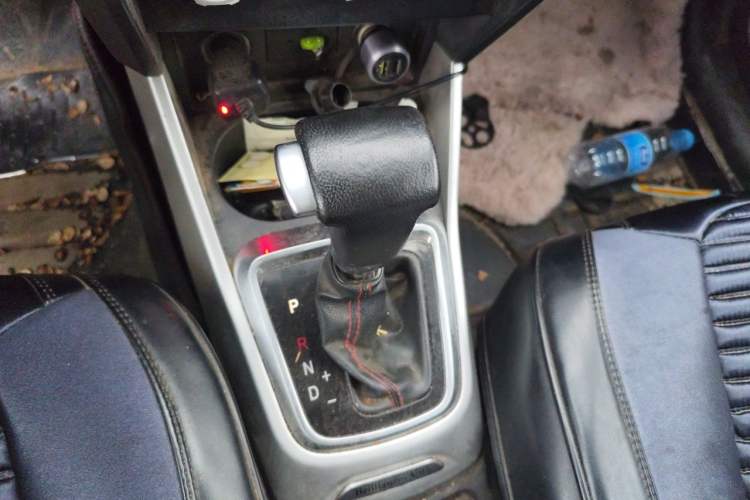 Used Brilliance V3 2015 1.5L Automatic Elite Model Gear Lever