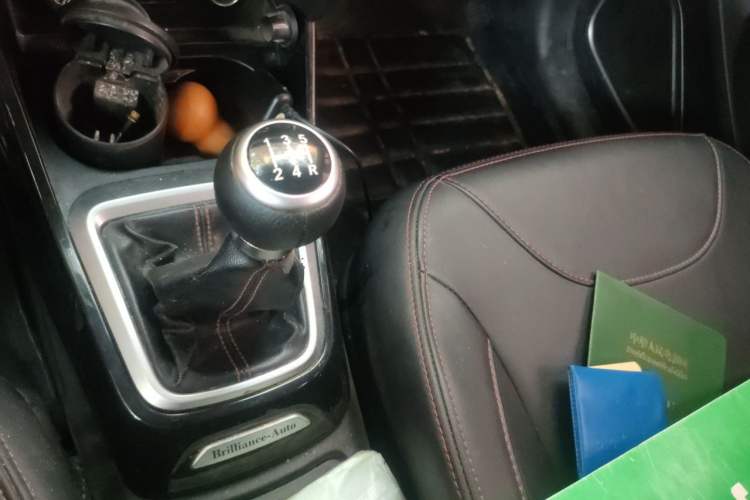 Used Brilliance V3 2015 1.5L Manual Smart Version Gear Lever