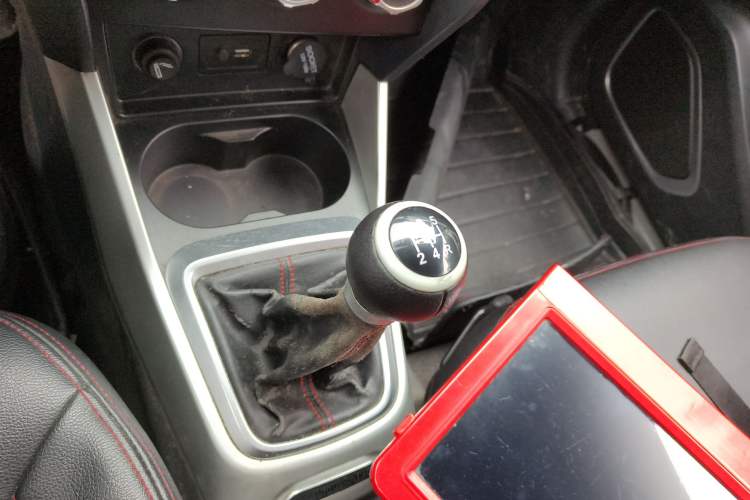 Used Brilliance V3 2015 1.5L Manual Elite Model Gear Lever