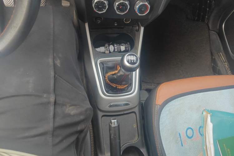 Used Brilliance V3 2015 1.5L Manual Elite Model Gear Lever