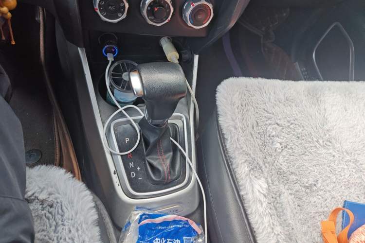 Used Brilliance V3 2015 1.5L Automatic Comfort Edition Gear Lever