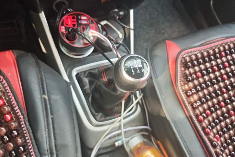 Used Brilliance V3 2015 1.5L Manual Base Version Gear Lever