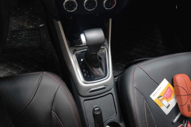Used Brilliance V3 2015 1.5L Automatic Smart Version Gear Lever
