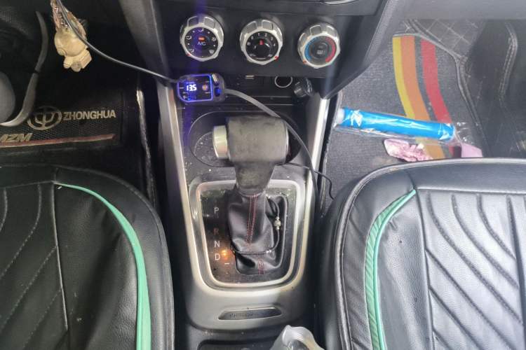 Used Brilliance V3 2015 1.5L Automatic Elite Model Gear Lever
