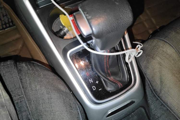 Used Brilliance V3 2015 1.5L Automatic Smart Version Gear Lever