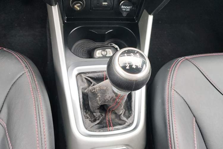 Used Brilliance V3 2015 1.5L Manual Smart Version Gear Lever