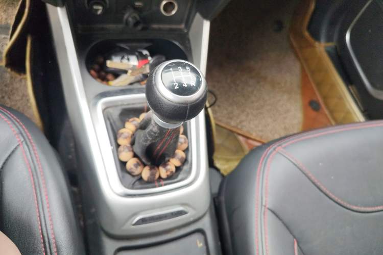 Used Brilliance V3 2015 1.5L Manual Smart Version Gear Lever