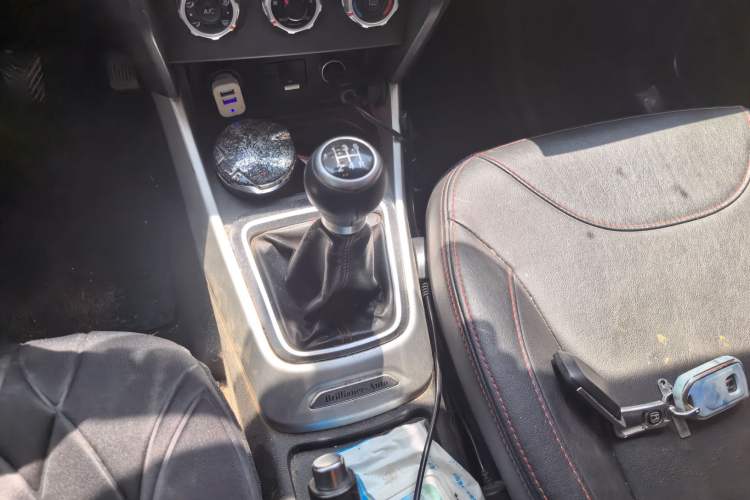 Used Brilliance V3 2015 1.5L Manual Elite Model Gear Lever