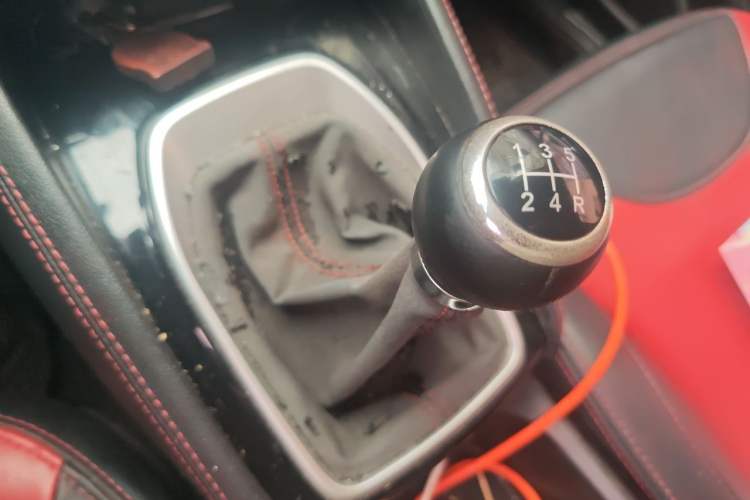 Used Brilliance V3 2015 1.5L Manual Smart Version Gear Lever