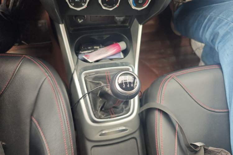 Used Brilliance V3 2015 1.5L Manual Smart Version Gear Lever