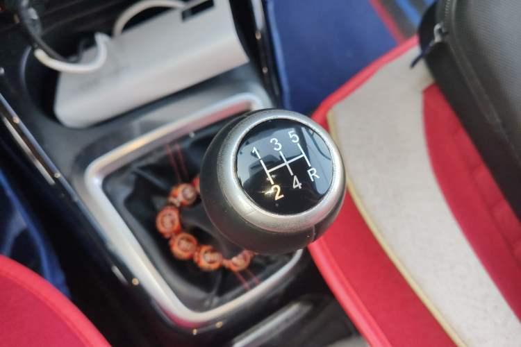 Used Brilliance V3 2015 1.5L Manual Smart Version Gear Lever