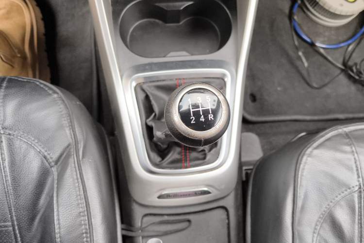 Used Brilliance V3 2015 1.5L Manual Elite Model Gear Lever