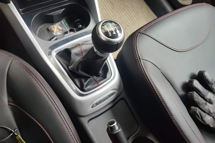 Used Brilliance V3 2015 1.5L Manual Smart Version Gear Lever