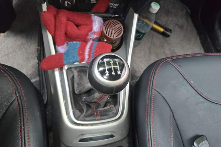 Used Brilliance V3 2015 1.5L Manual Smart Version Gear Lever
