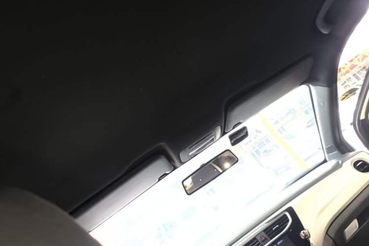 Used Brilliance V3 2015 1.5L Automatic Elite Model Headliner