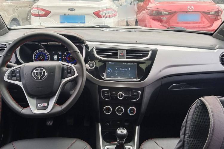 Used Brilliance V3 2015 1.5L Manual Smart Version Interior 1