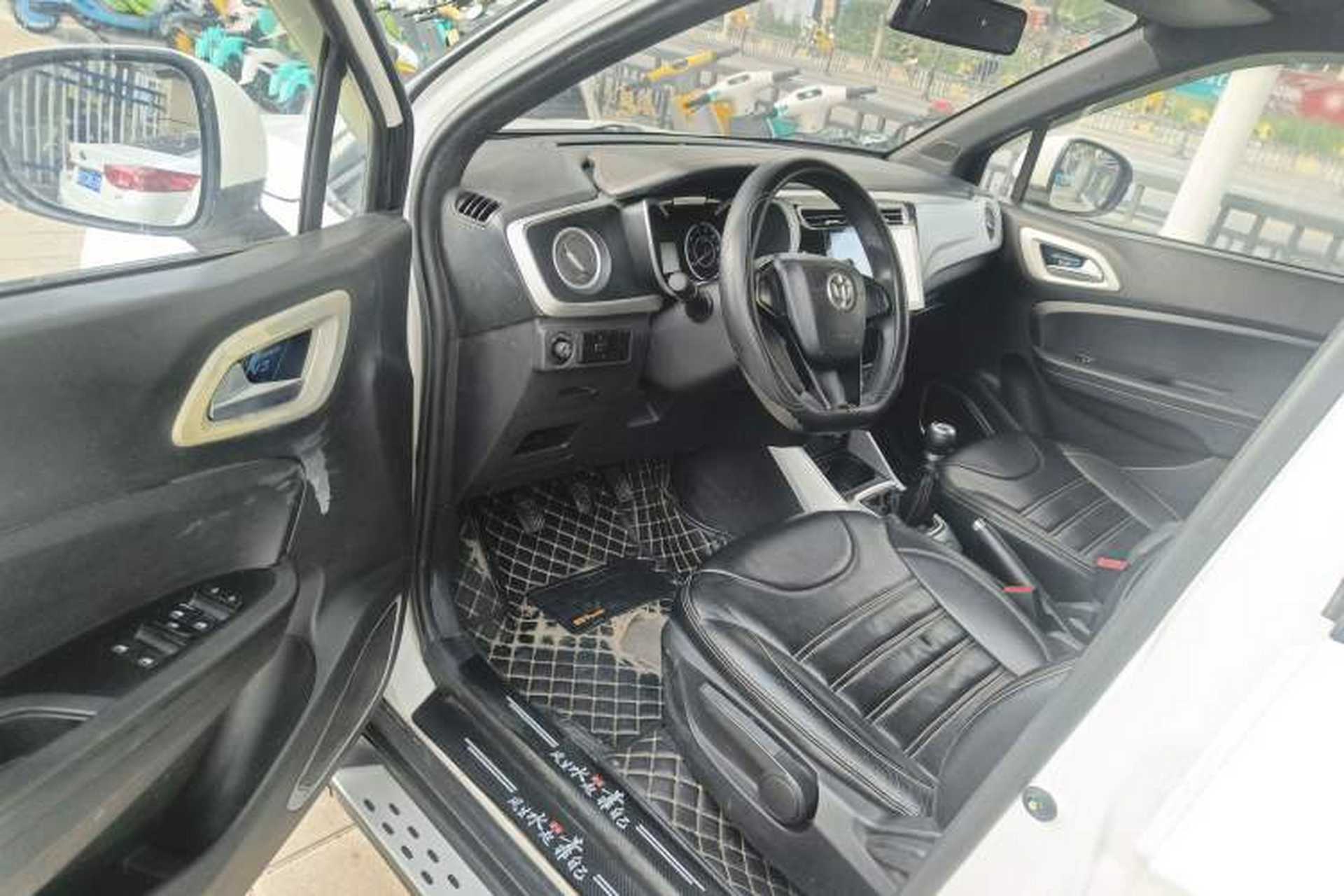 Used Brilliance V3 2015 1.5L Manual Comfort Model Interior 3