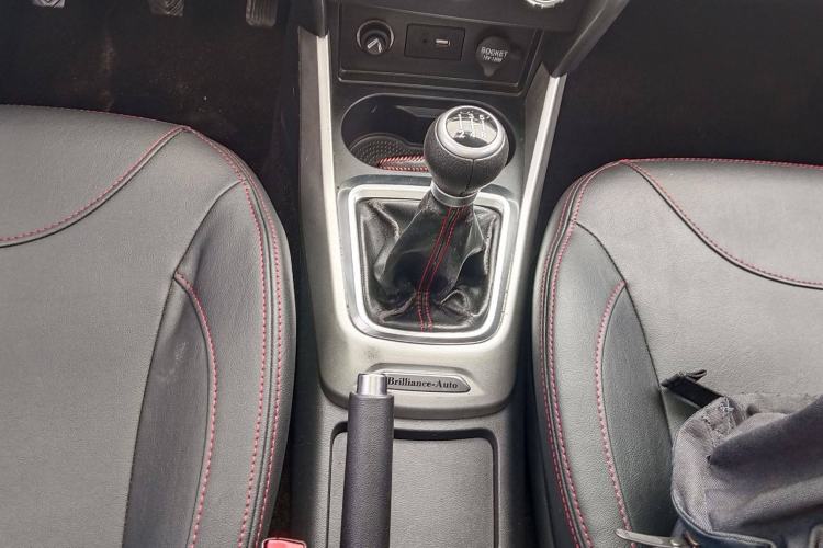 Used Brilliance V3 2015 1.5L Manual Smart Version Interior 4