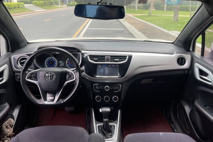 Used Brilliance V3 2015 1.5L Automatic Elite Model Interior 4