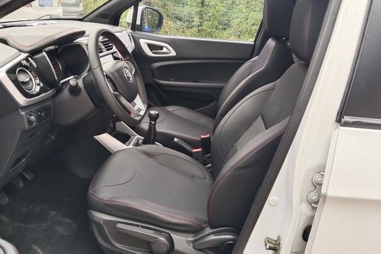 Used Brilliance V3 2015 1.5L Manual Smart Version Interior 5