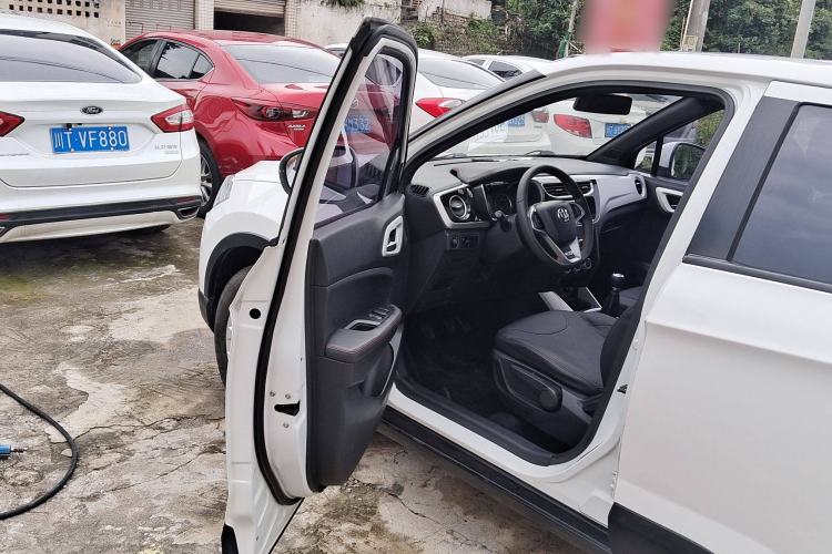 Used Brilliance V3 2015 1.5L Manual Smart Version Interior 6