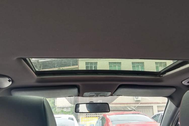 Used Brilliance V3 2015 1.5L Manual Smart Version Interior 8