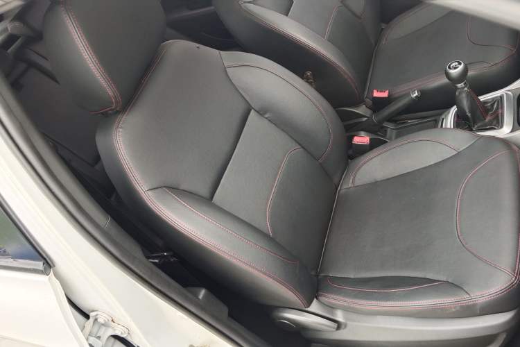 Used Brilliance V3 2015 1.5L Manual Smart Version Interior 9