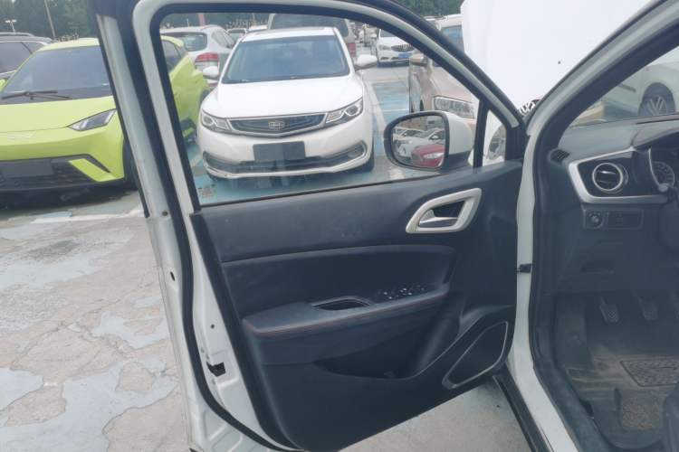 Used Brilliance V3 2015 1.5L Manual Elite Model Left Front Door Interior