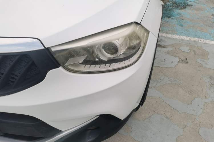 Used Brilliance V3 2015 1.5L Manual Elite Model Left Front Headlight