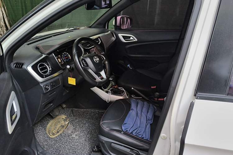 Used Brilliance V3 2015 1.5T Automatic Flagship Model Left Front Seat