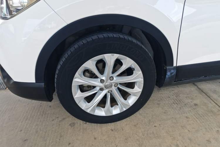 Used Brilliance V3 2015 1.5L Manual Smart Version Left Front Wheel Hub