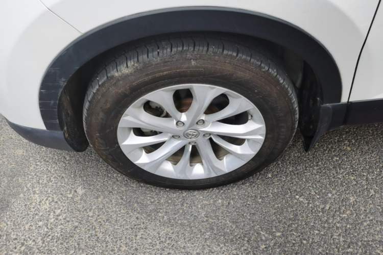 Used Brilliance V3 2015 1.5L Manual Comfort Model Left Front Wheel Hub