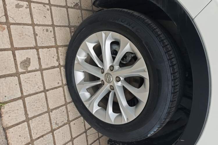 Used Brilliance V3 2015 1.5L Manual Base Version Left Front Wheel Hub